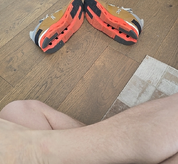 On Running Shoes in Gold and Gray - Picture 2 of 6